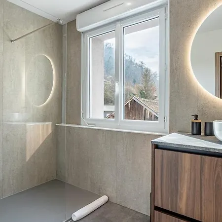 Le Dauphine 7 *