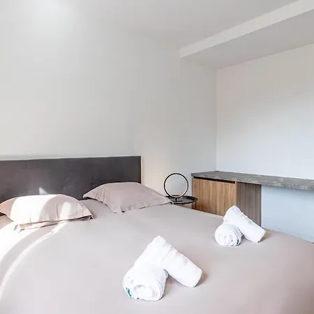 Le Dauphine 7 Apartment *