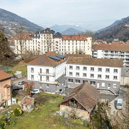 Le Dauphine 7 *