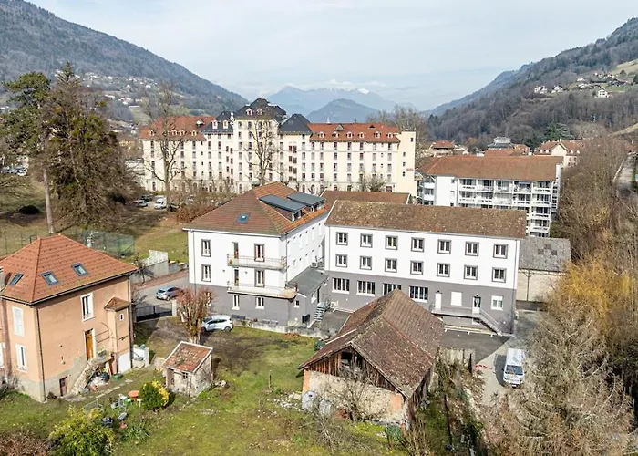 Le Dauphine 7 *